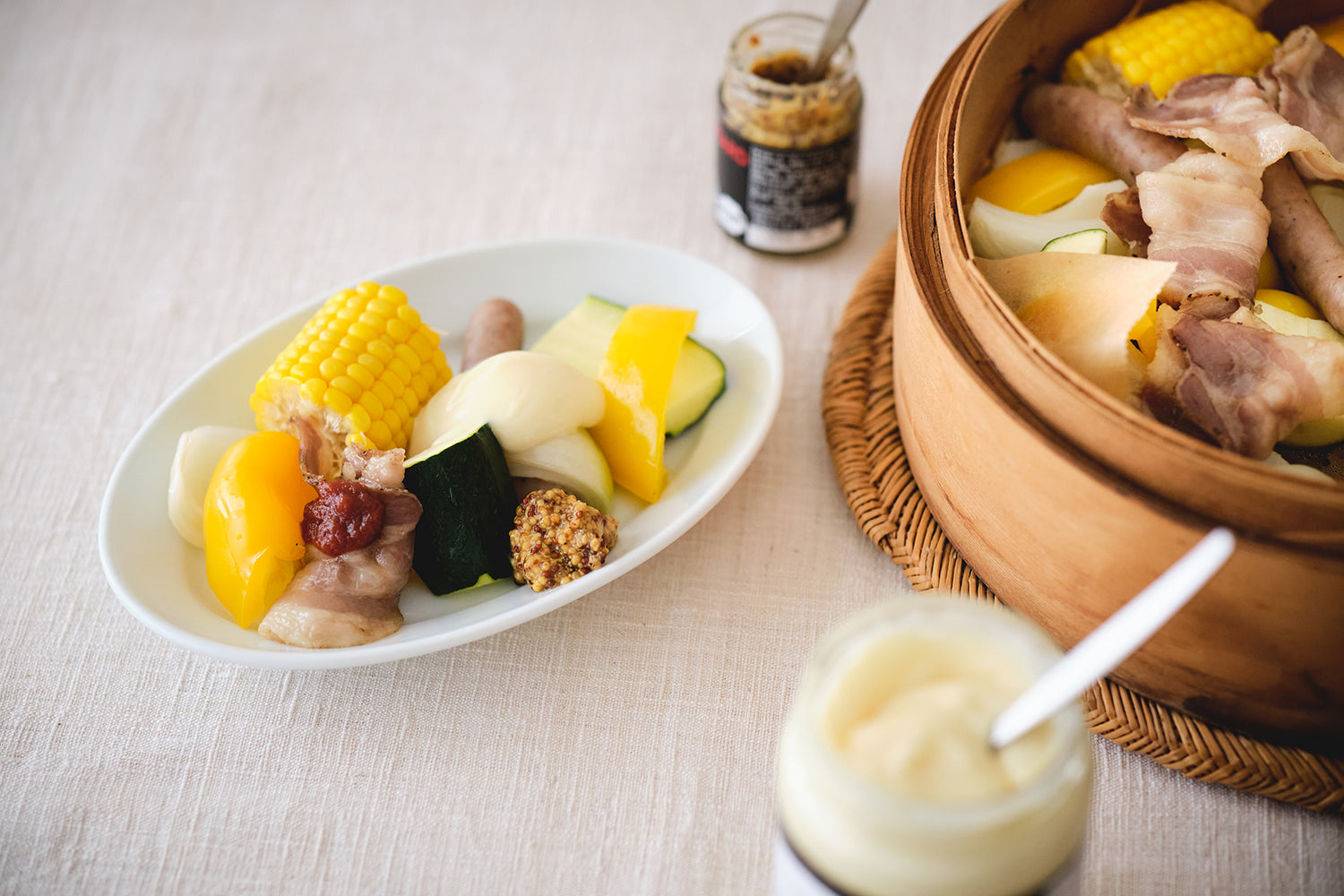 ソーセージ、ベーコンと野菜の蒸し物