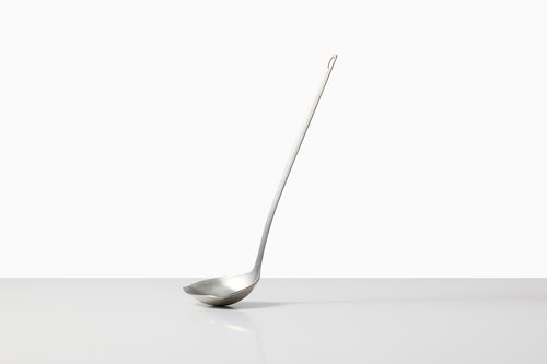 すくいやすく注ぎやすいレードル（一菱金属）