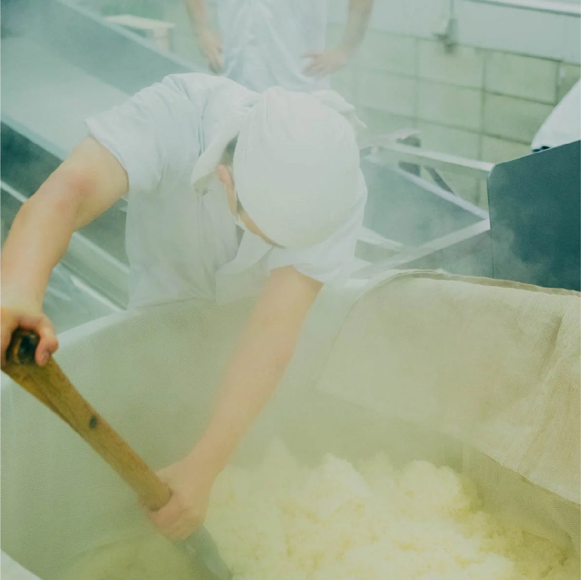 伝統の春仕込みに参加して生産量を増やす イメージ